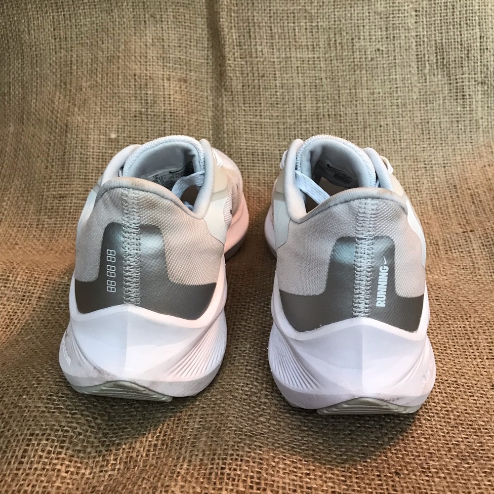 Nike Women’s Zoom Winflo White Silver Size 6 - Picture 7 of 10